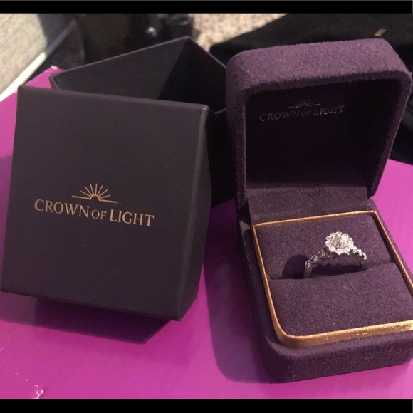 Crown of light 14k white gold diamond ring - Picture 2 of 8